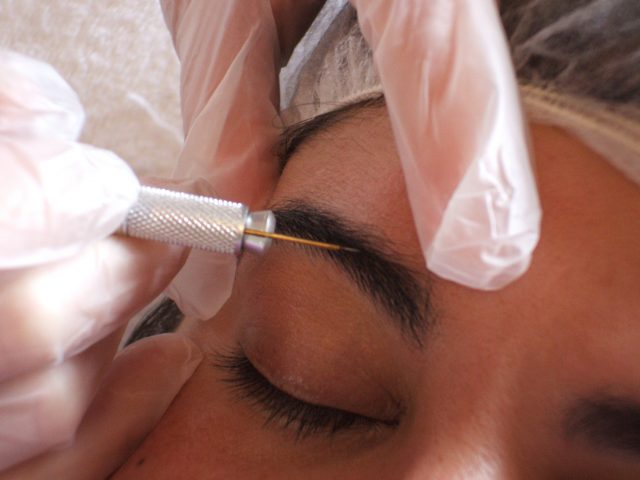 Eyebrow microblading