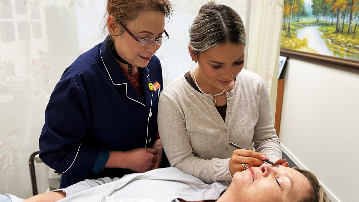 Eyebrow microblading